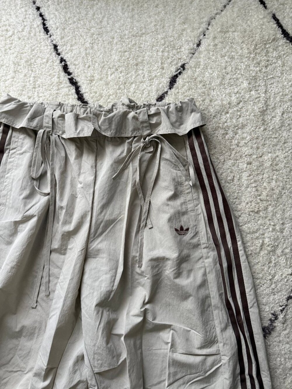 adidas originals women's beige 'curved pants' waistband detail BNWT size M, L - Picture 11 of 16